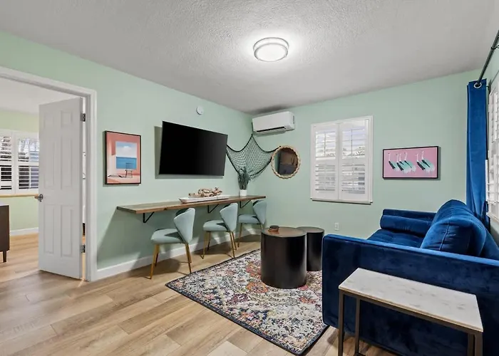 Coconut Grove Villa *