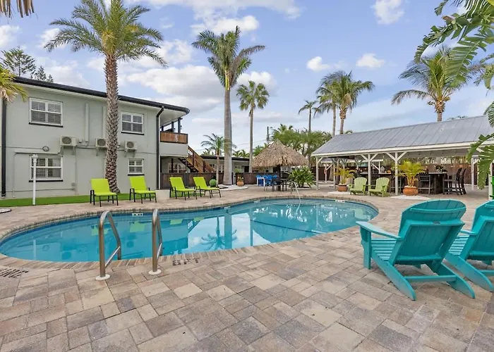 Coconut Grove * Clearwater Beach