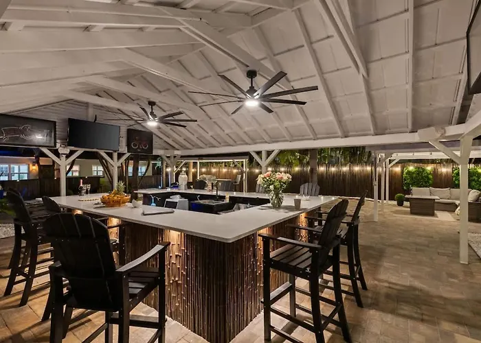 Coconut Grove Villa *